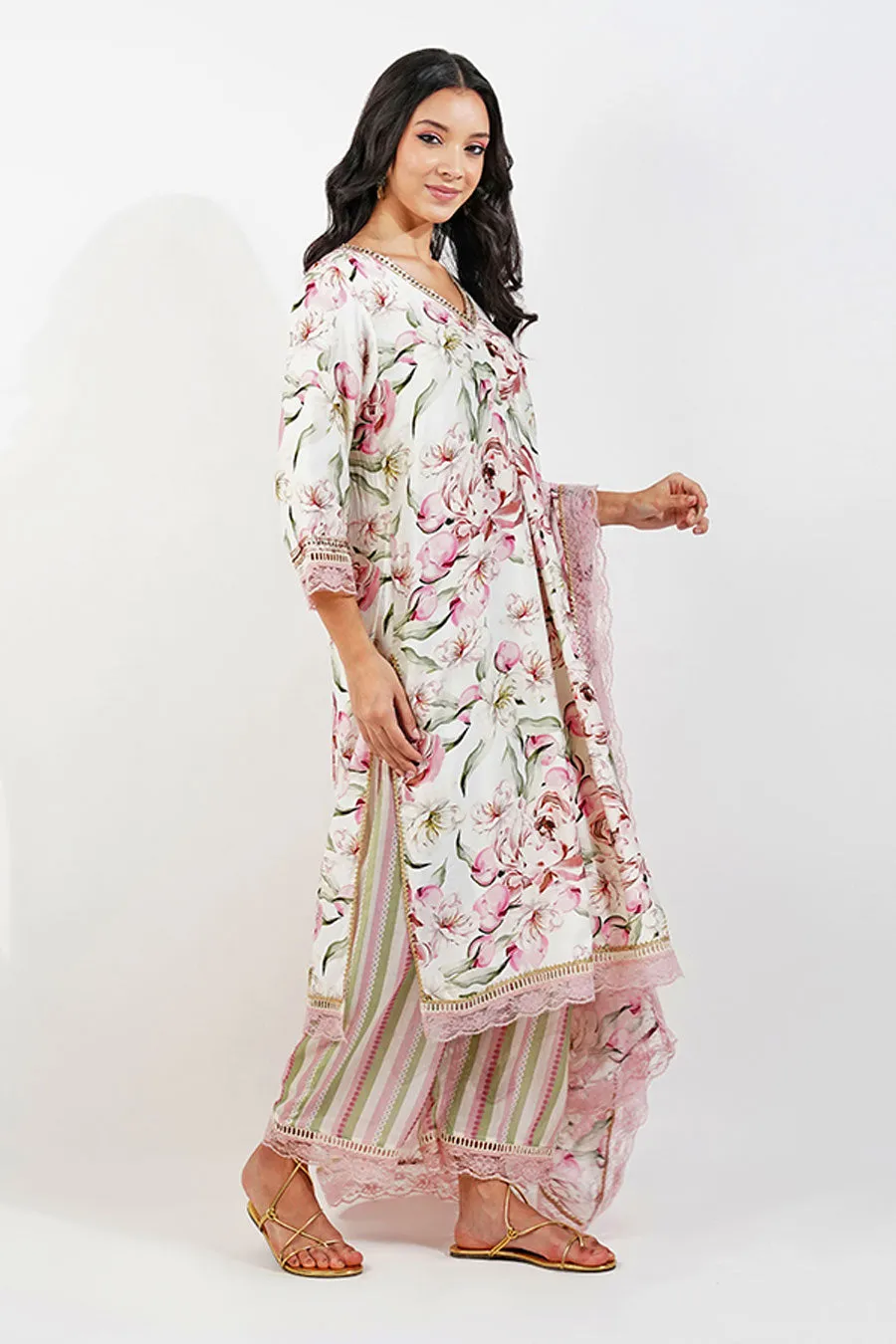 Ivory Vintage Floral Embroidered Kurta Set