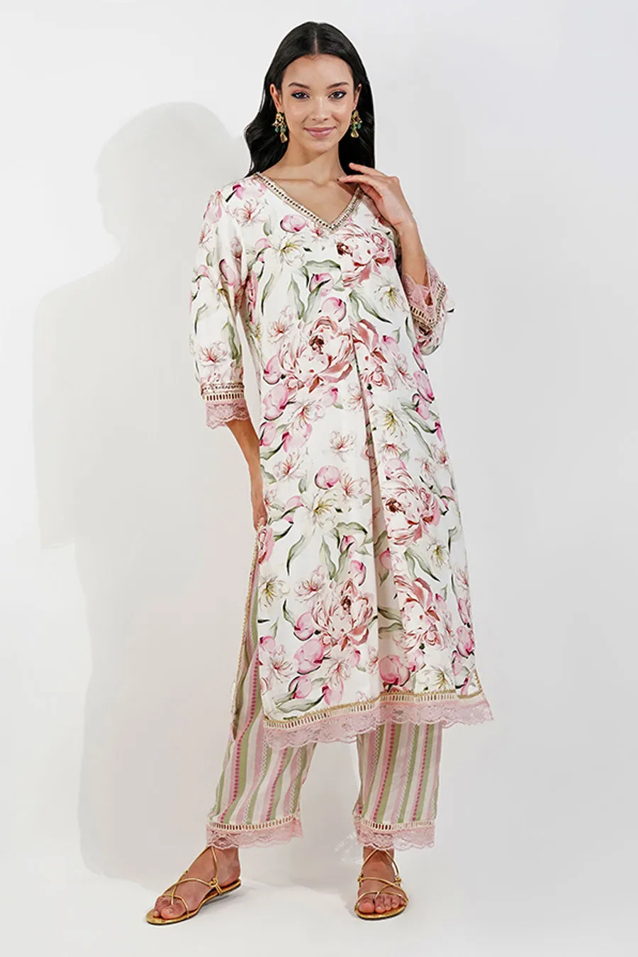 Ivory Vintage Floral Embroidered Kurta Set