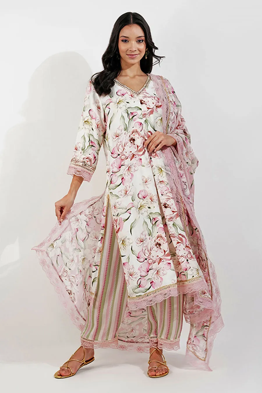 Ivory Vintage Floral Embroidered Kurta Set